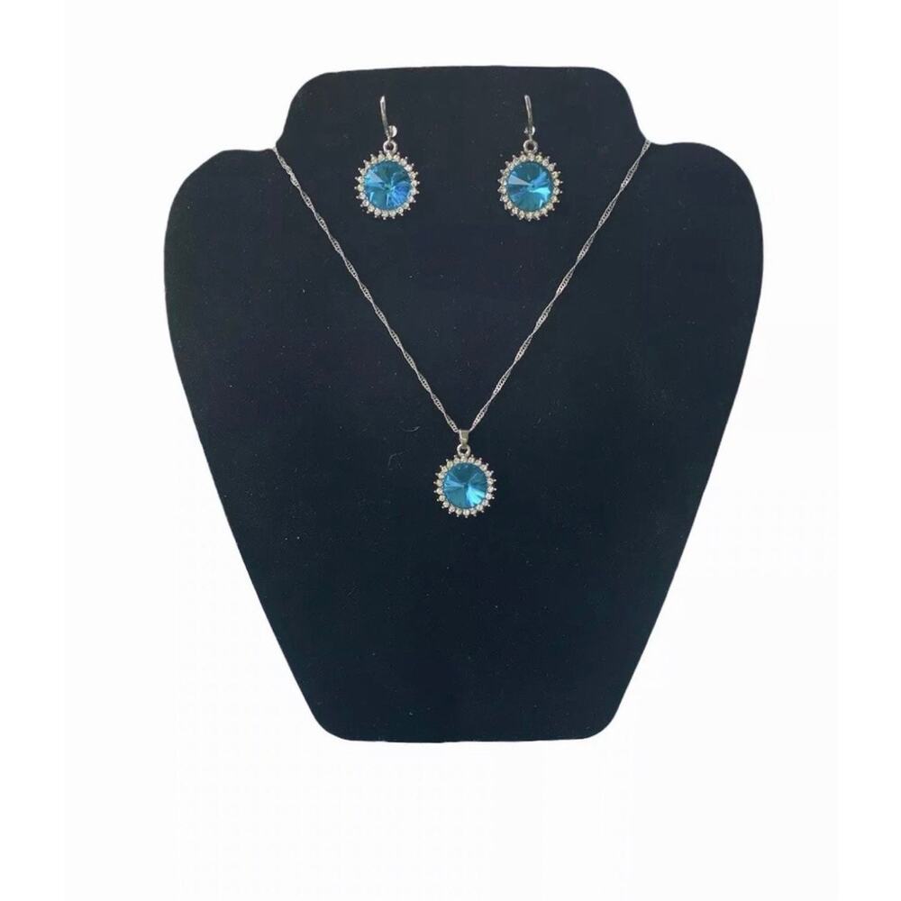 NWOT Topaz Blue Crystal Necklace & Earrings Silver Tone Jewelry Set